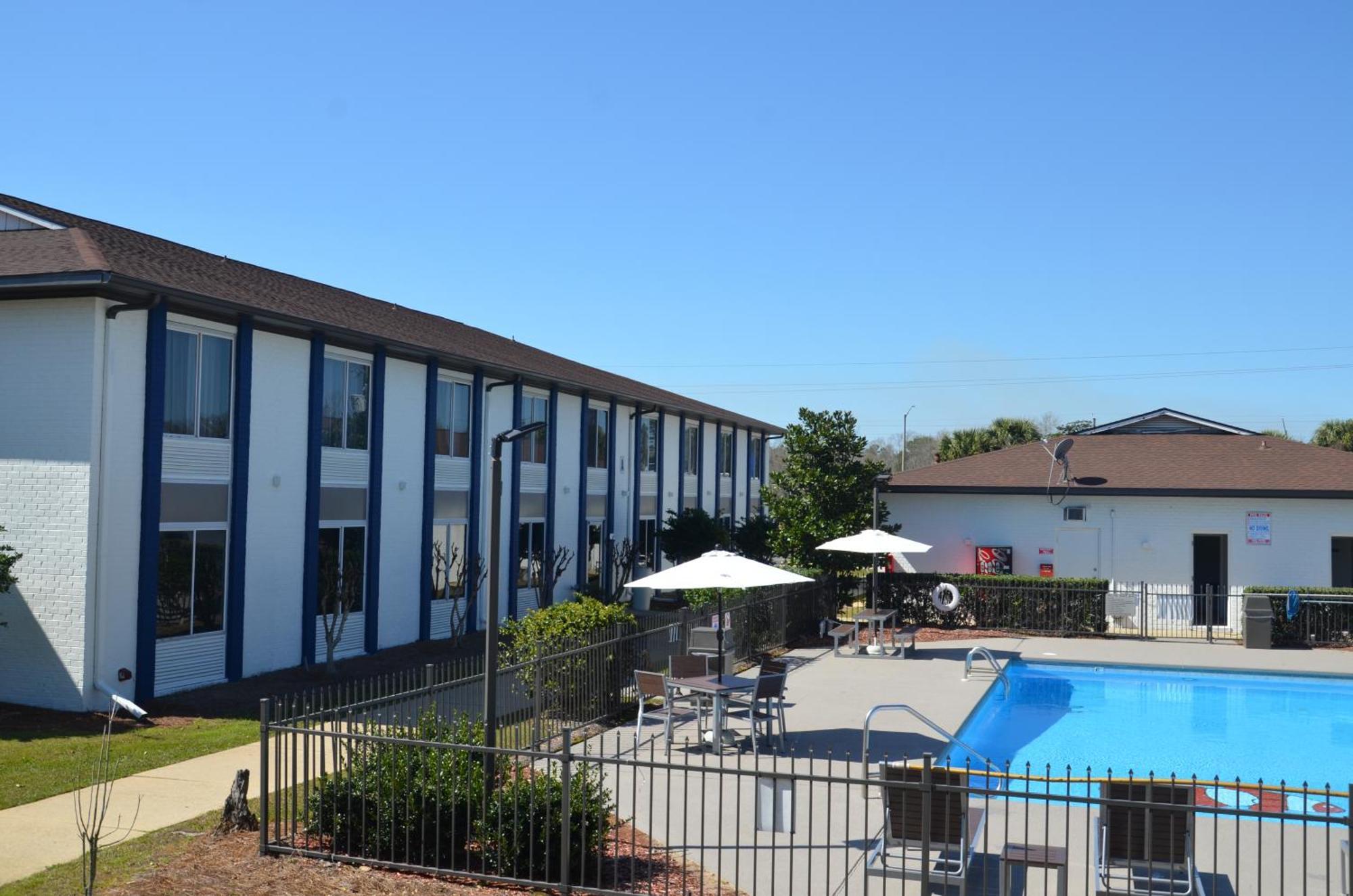 Americas Best Value Inn & Suites-Foley Esterno foto